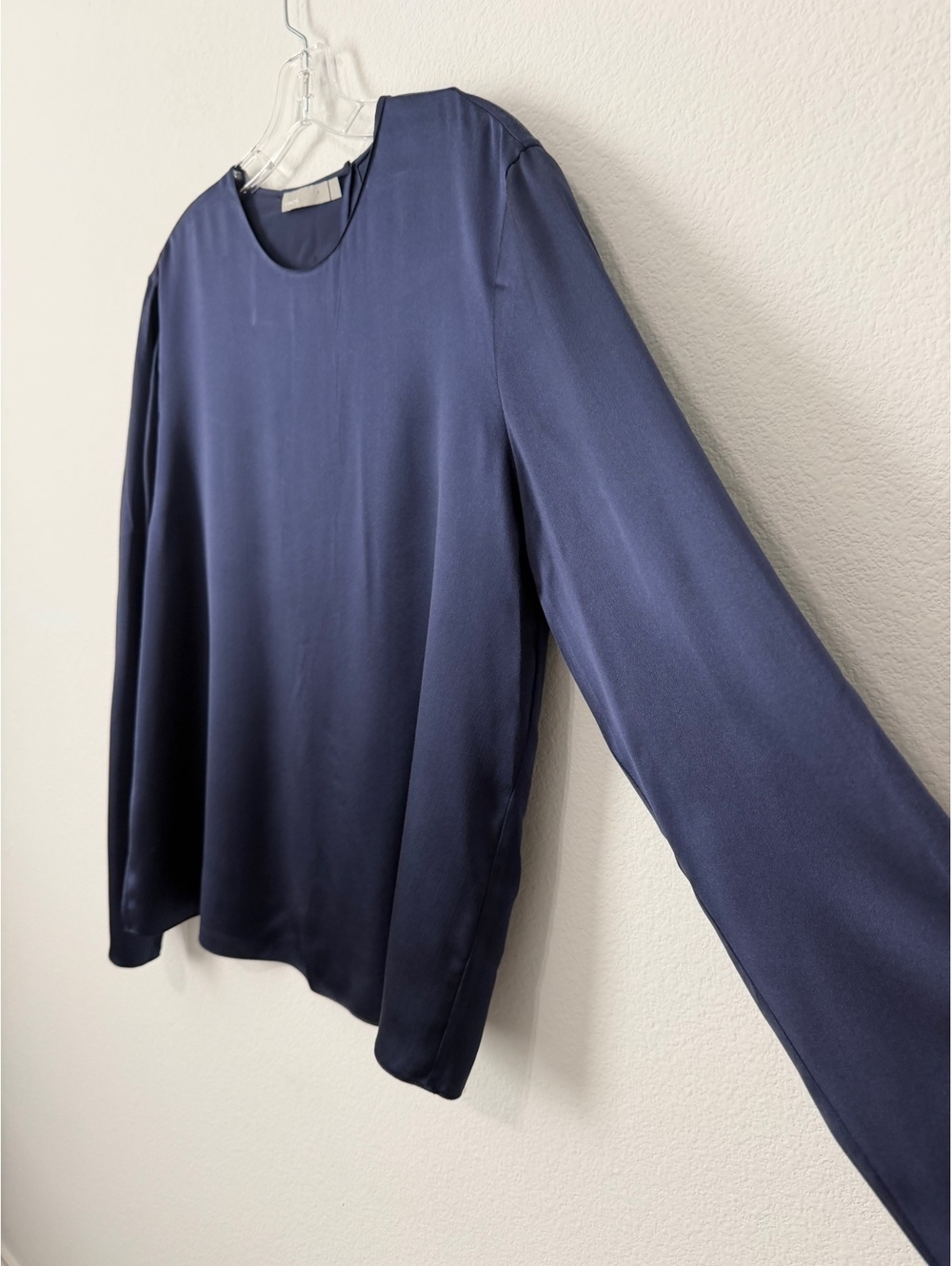 VINCE 100% Silk Split Back Round Neck Navy Blue Minimalist Blouse Size L - Picture 4 of 8